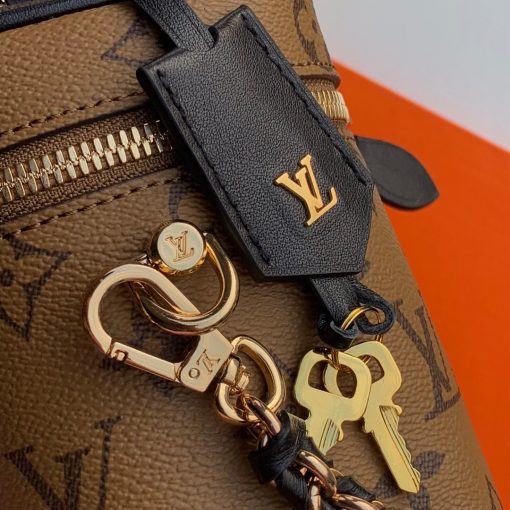 LOUIS VUITTON 'Blade' Vanity Case. Authentic Quality Bag with literature, gift box, dust bag and authenticity card. The chic Blade bag incorporates subtle Louis Vuitton signatures and trunk-inspired metalware, exuding understated sophistication. | CRIS&COCO Authentic Quality Designer Bags and Luxury Accessories