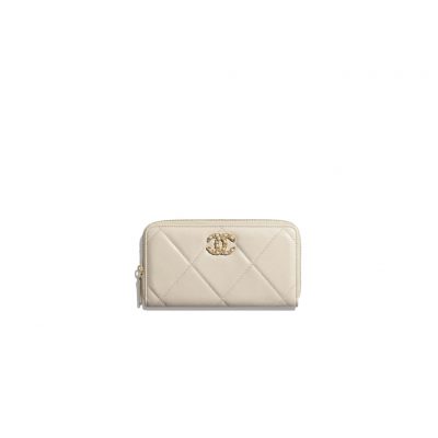 CHANEL 19 Long Zipped Wallet.  Original Quality Wallet including gift box, care book, dust bag, authenticity card. This wallet is practical and amazing; perfect to hold paper money, credit cards and coins. | CRIS&COCO | High quality designer bags and luxury accessories