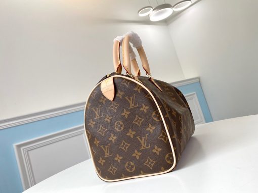 LOUIS VUITTON Speedy 30. Original Quality Bag including gift box, care book, dust bag, authenticity card. Made from iconic Monogram canvas, the LV Speedy 30 is an elegant, compact handbag, a stylish companion for city life. Launched in 1930 as the "Express" and inspired by that era's rapid transit, today’s updated Speedy remains a timeless House icon, with its unmistakable silhouette, rolled leather handles, and engraved, signature padlock. | CRIS&COCO Authentic Quality Bags and Luxury Accessories