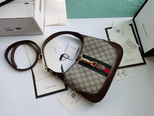 GUCCI Jackie O 1961 Small Hobo Bag. Original Quality Bag including gift box, care book, dust bag, authenticity card. The reintroduction of the Jackie 1961 bag presents a new take on a historical Gucci icon. First created in 1961, the bag was often photographed with Jackie Kennedy and it soon became known as “The Jackie." Brought back to the forefront, the recognizable shape is presented in GG Supreme canvas and enhanced with an additional, detachable shoulder strap. Attached to the bag with buckle closure, the second strap adds a contemporary feel to the archival style, providing new ways to wear—top handle, shoulder, or crossbody. Pieces with versatile ways to wear and style embrace each person who is part of the House’s individual spirit. I Cris and Coco High-End Bags and Luxury Accessories