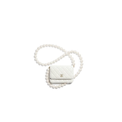 CHANEL Mini Wallet On Chain With Imitation Pearls. Original Quality Wallet including gift box, care book, dust bag, authenticity card. This CHANEL Mini Wallet On Chain With Imitation Pearl comes with an oversized pearl strap. It’s like a dream that comes true. There are so many pearls that keep our heart-melting. And also they’re extremely large pearls as well. | CRIS&COCO Authentic Quality Designer Bags and Luxury Accessories