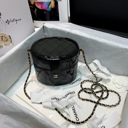 CHANEL Vintage Clutch with Chain. Original Quality Bag including gift box, care book, dust bag, authenticity card. Chanel Clutch with Chain crafted in lambskin & gold-tone metal. Available in two different sizes. | CRIS&COCO Authentic Quality Designer Bags and Luxury Accessories