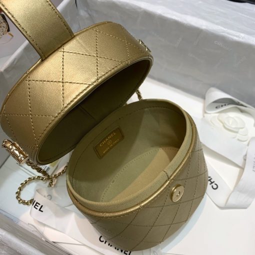 CHANEL Vintage Clutch with Chain. Original Quality Bag including gift box, care book, dust bag, authenticity card. Chanel Clutch with Chain crafted in lambskin & gold-tone metal. Available in two different sizes. | CRIS&COCO Authentic Quality Designer Bags and Luxury Accessories