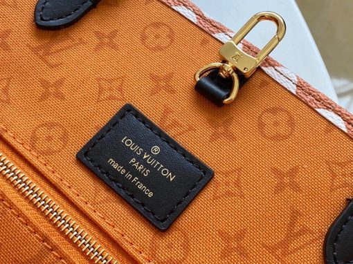 LOUIS VUITTON Crafty Onthego GM. Original Quality Bag including gift box, care book, dust bag, authenticity card. Part of the LV Crafty capsule collection for Fall 2020, the Onthego GM tote bag takes on a graphic vibe thanks to its Monogram Giant canvas with a bold graffiti-inspired allover print. As useful on workdays as weekends, this stylish tote’s boxy shape means lots of room inside for office files and a laptop. | CRIS&COCO Authentic Quality Designer Bags and Luxury Accessories