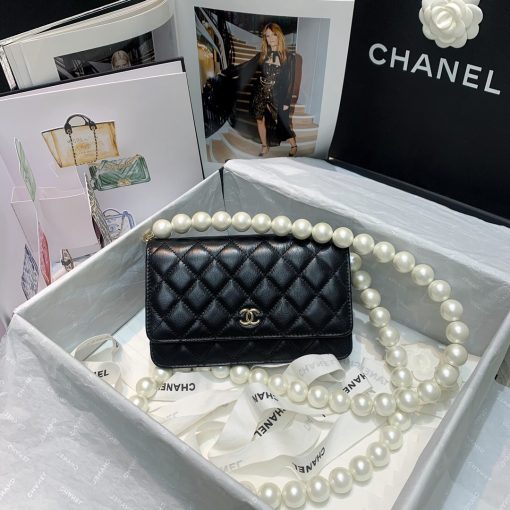 Chanel Wallet on Chain (WOC) Pearls. Original Quality Bag including gift box, care book, dust bag, authenticity card. This style is part of Chanel’s Fall/Winter 2020 Collection. The classic lambskin wallet on chain gets a chic new update with a strap adorned with imitation pearls. It is available in the regular size. The pearl strap is one of the most popular designs from the collection. Chanel’s iconic pearls brings in an elegant touch on the casual WOC. It can be worn as an everyday bag or used as an evening bag. | CRIS&COCO Authentic Quality Designer Bags and Luxury Accessories