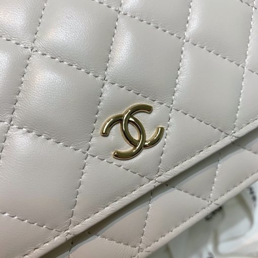 Chanel Wallet on Chain (WOC) Pearls. Original Quality Bag including gift box, care book, dust bag, authenticity card. This style is part of Chanel’s Fall/Winter 2020 Collection. The classic lambskin wallet on chain gets a chic new update with a strap adorned with imitation pearls. It is available in the regular size. The pearl strap is one of the most popular designs from the collection. Chanel’s iconic pearls brings in an elegant touch on the casual WOC. It can be worn as an everyday bag or used as an evening bag. | CRIS&COCO Authentic Quality Designer Bags and Luxury Accessories