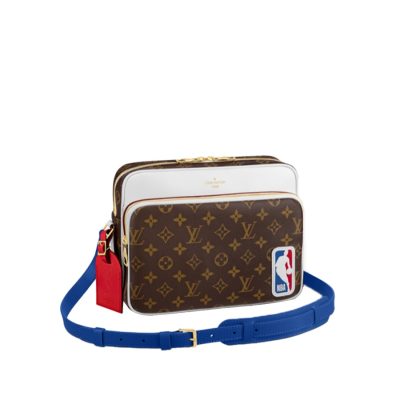 LOUIS VUITTON with NBA NIL Messenger. Original Quality Bag including gift box, care book, dust bag, authenticity card. Part of Virgil Abloh’s collaboration with the NBA, the Nil Messenger is made from Monogram canvas and features a leather NBA logo patch on its side. The bag’s adjustable leather strap ensures carrying comfort while two outside pockets and a back pocket give quick-and-easy access to belongings. | CRIS&COCO Authentic Quality Designer Bags and Luxury Accessories