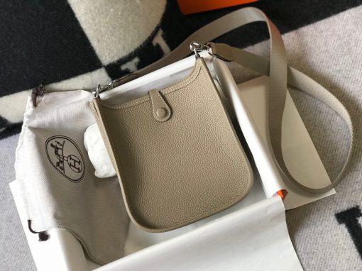 HERMÈS Mini ‘Évelyne’ III 17 Shoulder Bag.