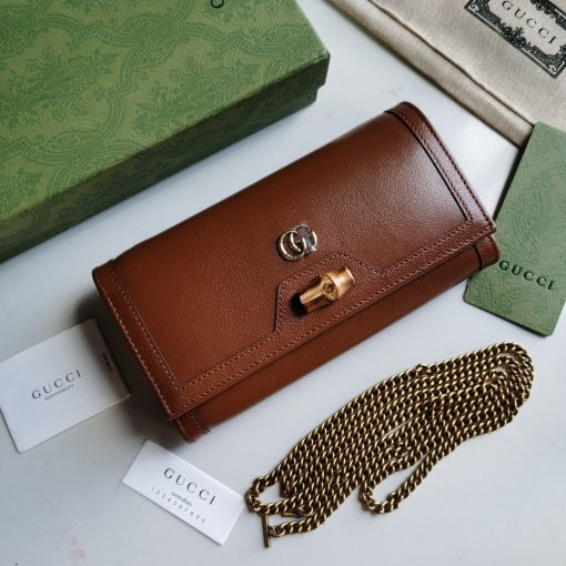 GUCCI Diana Chain Wallet With Bamboo. Original Quality Wallet including gift box, care book, dust bag, authenticity card. Paying homage to a material at the heart of Gucci’s heritage, this wallet is defined by its bamboo closure. Crafted from smooth leather, the accessory is completed by Guccio Gucci's monogram hardware and a delicate chain strap.| CRIS&COCO Authentic Quality Designer Bags and Luxury Accessories
