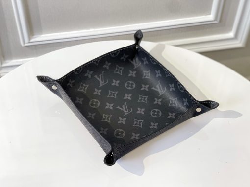 LOUIS VUITTON Monogram Change Tray.