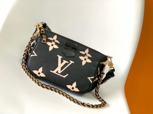 LOUIS VUITTON Multi Pochette Accessoires.