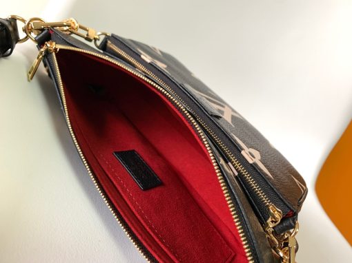 LOUIS VUITTON Multi Pochette Accessoires.