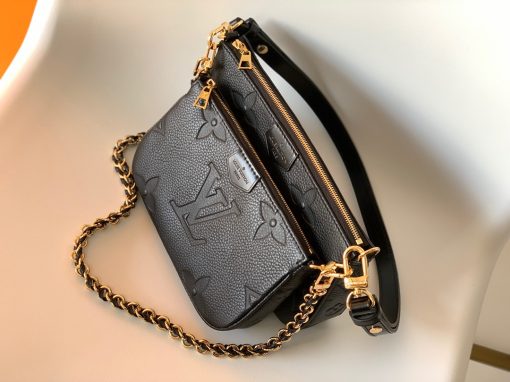 LOUIS VUITTON Multi Pochette Accessoires.