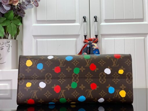LV X YK Onthego MM. Original Quality Bag including gift box, care book, dust bag, authenticity card. As part of the major new Louis Vuitton x Yayoi Kusama collaboration, the LVxYK OnTheGo MM features an eye-catching print based on the eminent Japanese artist’s signature dots. Monogram canvas is adorned with multicolored dots painstakingly reproduced from a trunk that Kusama painted a decade ago after her first collaboration with the House. A body-friendly bag that makes an upbeat artistic statement. | CRIS&COCO Authentic Quality Designer Bag and Luxury Accessories