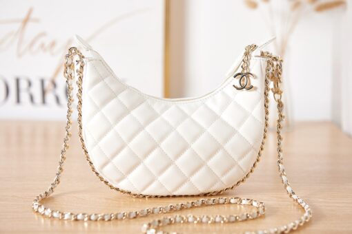 CHANEL Small Hobo Bag. Original Quality Bag including gift box, care book, dust bag, authenticity card. This Small Hobo Bag of the Cruise 2022/23 collection is one of the useful yet beautiful bags ever created. This one is crafted in lambskin leather with shiny light gold-tone hardware. Comes with a long chain for shoulder carry. | CRIS&COCO Authentic Quality Designer Bags and Luxury Accessories