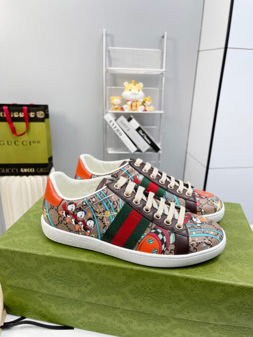 GUCCI Sneaker. Original Quality Sneaker including gift box, care book, dust bag, authenticity card. The classic low-top sneaker in leather with Web detail. These are so great that they would soon become a part of your every day wardrobe. | CRIS&COCO Authentic Quality Designer Bags and Luxury Accessories