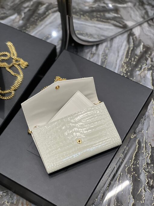 SAINT LAURENT Uptown Chain Wallet. High-End Quality Bag including gift box, care book, dust bag, authenticity card. Mini envelope bag decorated with the cassandre, featuring a removable chain strap for shoulder or hand carry as a clutch. A fragments card case with three card slots is included. | CRIS AND COCO Authentic Quality Luxury Accessories