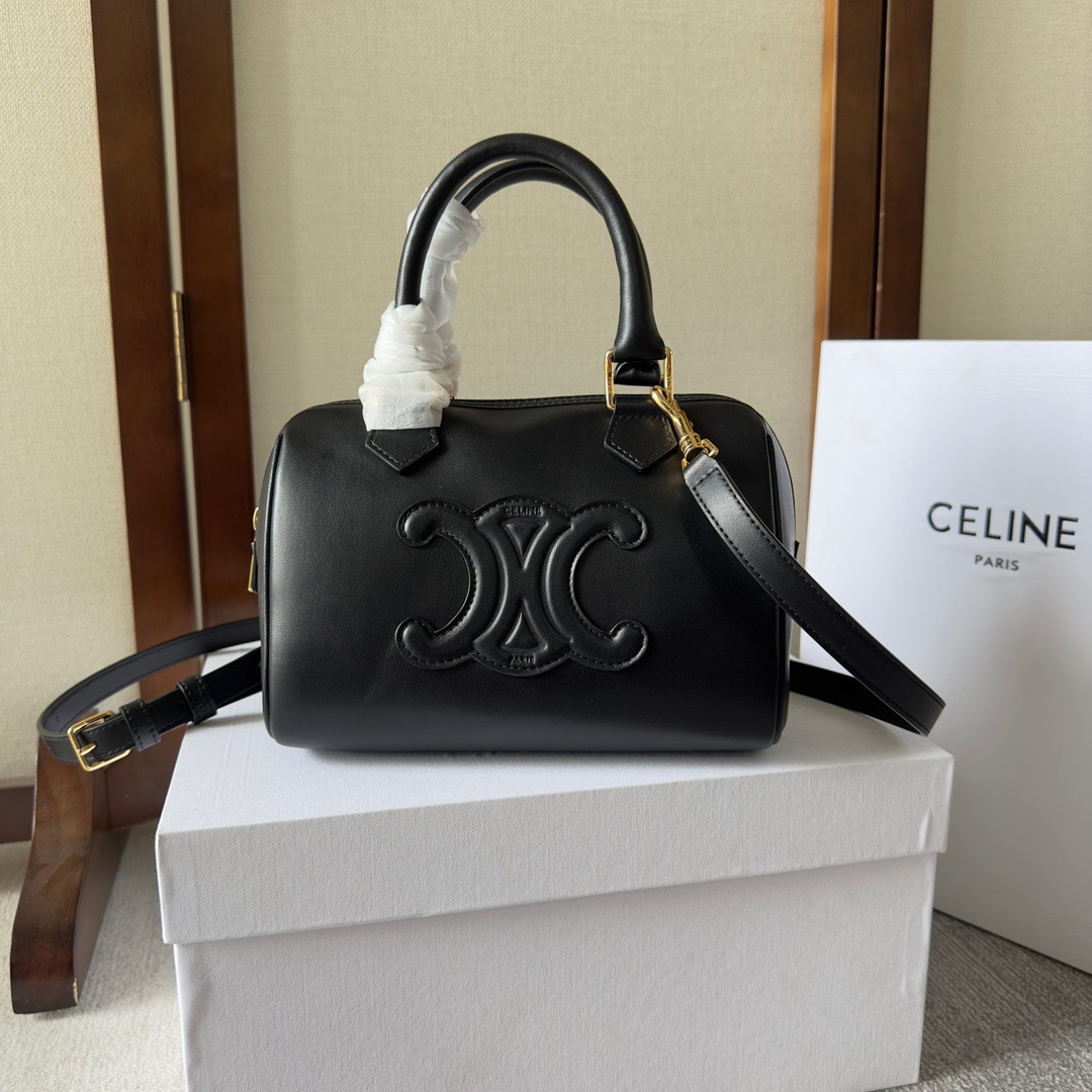 Celine Cuir Triomphe Shoulder Bag