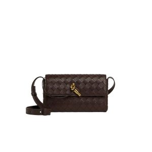 B*ENETA Mini Andiamo: Timeless Craftsmanship, Effortless Versatility. Discover Bottega Veneta’s latest addition to the 'Andiamo' collection by Creative Director Matthieu Blazy. This exquisite bag is meticulously hand-woven from supple leather strips, showcasing the brand's iconic intrecciato technique. The design is elevated by a luxurious gilded 'Knot' detail at the front, adding a touch of elegance. Inside, you’ll find a compact interior with a zipped pocket, perfect for organizing your essentials. For ultimate versatility, tuck in the shoulder strap and transform this piece into a sophisticated clutch. With the Andiamo bag, style meets function in timeless Bottega Veneta fashion. - CRIS&COCO B*VENETA Mini Andiamo: Timeless Craftsmanship, Effortless Versatility. Discover Bottega Veneta’s latest addition to the 'Andiamo' collection by Creative Director Matthieu Blazy. This exquisite bag is meticulously hand-woven from supple leather strips, showcasing the brand's iconic intrecciato technique. The design is elevated by a luxurious gilded 'Knot' detail at the front, adding a touch of elegance. Inside, you’ll find a compact interior with a zipped pocket, perfect for organizing your essentials. For ultimate versatility, tuck in the shoulder strap and transform this piece into a sophisticated clutch. With the Andiamo bag, style meets function in timeless Bottega Veneta fashion.