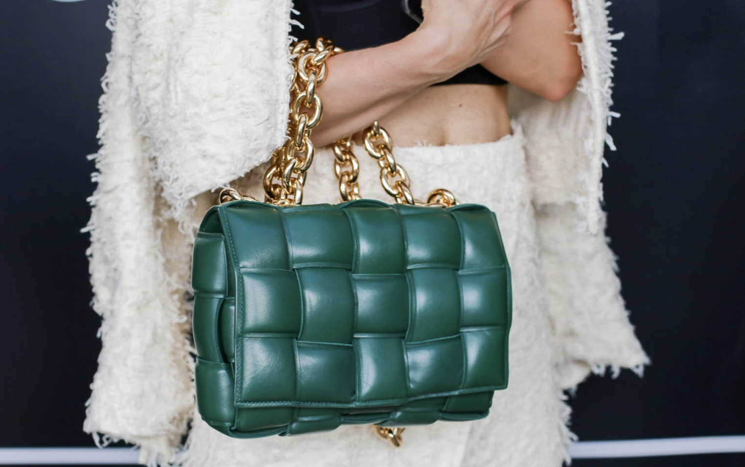 BOTTEGA VENETA Cassette Bag in vibrant green with gold chain strap