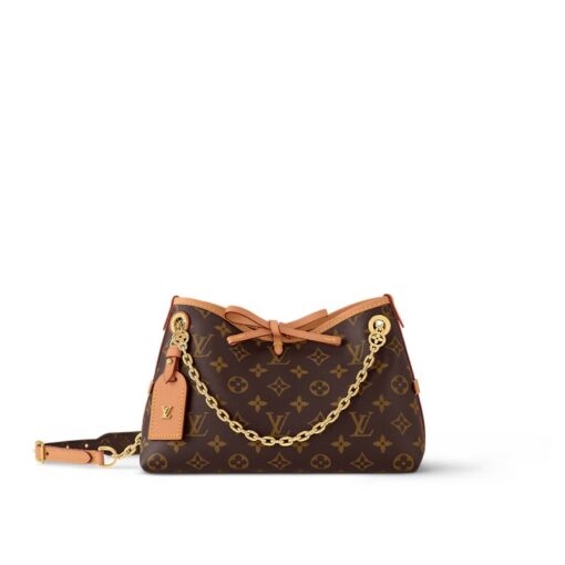 CarryAll BB. Authentic quality luxury bag crafted in genuine leather comes with authenticity card, dust bag and gift bag. Effortless Elegance, Day to Night – The CarryAll BB Reimagined. The iconic CarryAll BB returns this season with a stylish twist, perfect for transitioning from day to evening. Expertly crafted from the House’s signature Monogram canvas, it’s elevated with a gleaming gold-toned chain adorned with Monogram Flowers. Thoughtful details like the contrasting leather name tag and matching lace closure add a refined touch. Inside, a zipped pocket offers a convenient spot to keep your everyday essentials—like a credit card—close at hand.