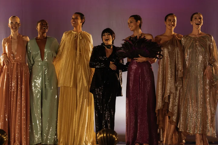 Vintage HALSTON runway with elegant minimalist fashion Vintage HALSTON runway with elegant minimalist fashion