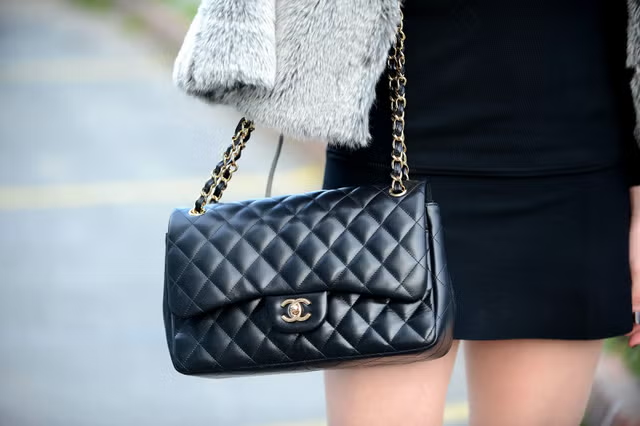A comparison of a high-end BURBERRY bag next to a stylish replica version A comparison of a high-end BURBERRY bag next to a stylish replica version